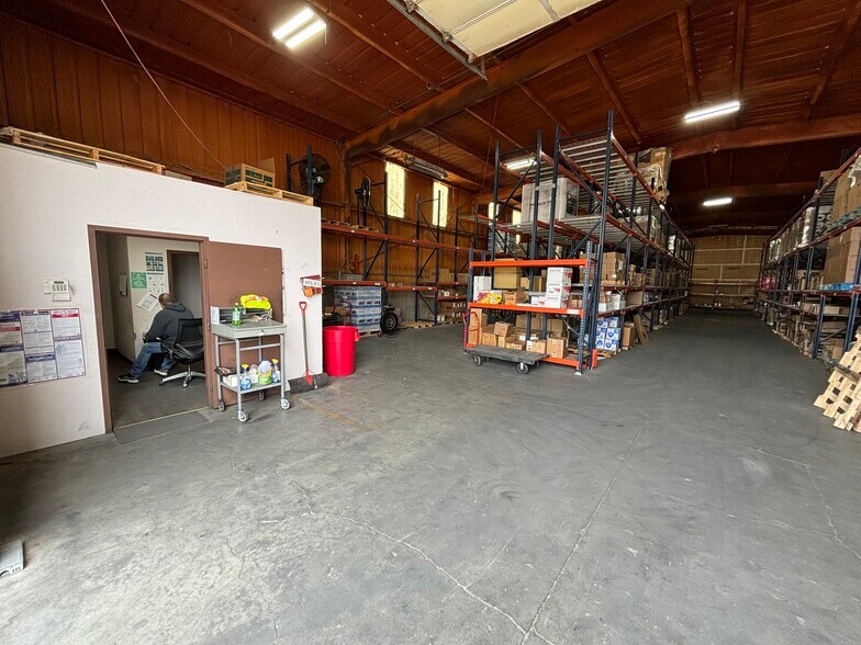 More Photos Of 1302 Rath Ave, Dodge City Distribution For Sale
