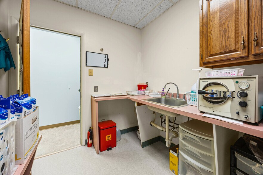 More Photos Of 61E Monroe Ave, Pittsford Medical For Sale