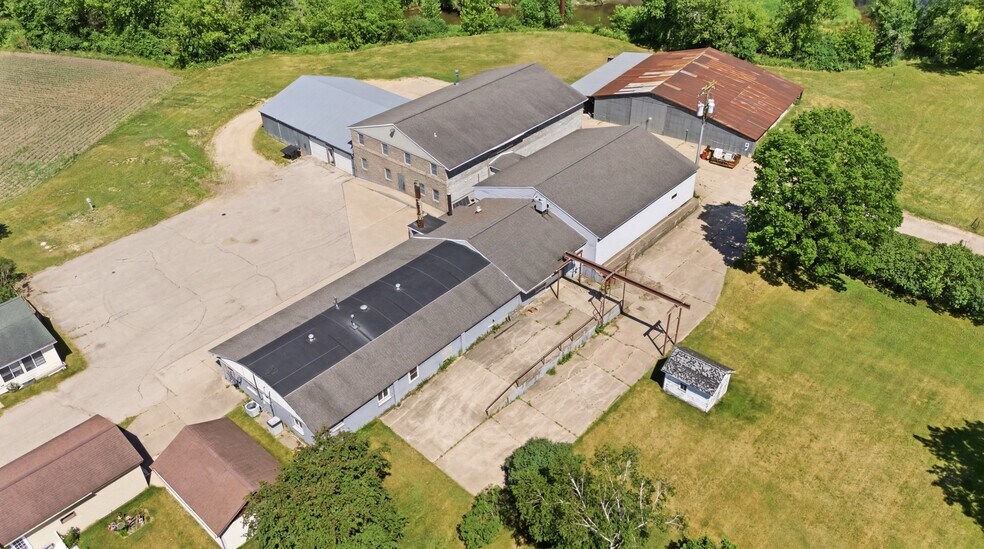 More Photos Of 520 W Broadway St, Blair Warehouse For Sale