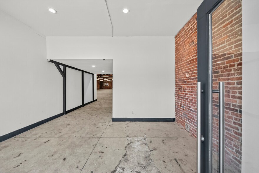 More Photos Of 236 W 18th St, Los Angeles Warehouse For Sale