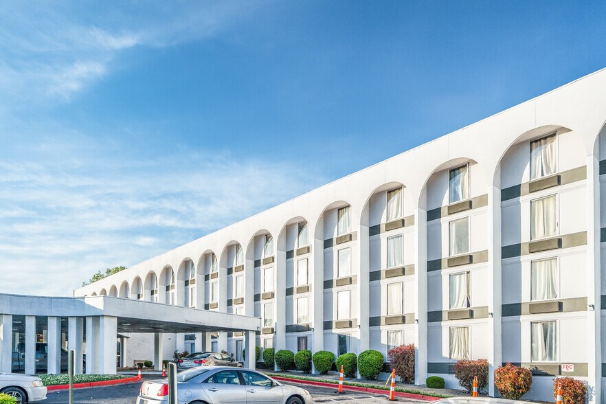 More Photos Of 3896 Lamar Ave, Memphis Hotel For Sale