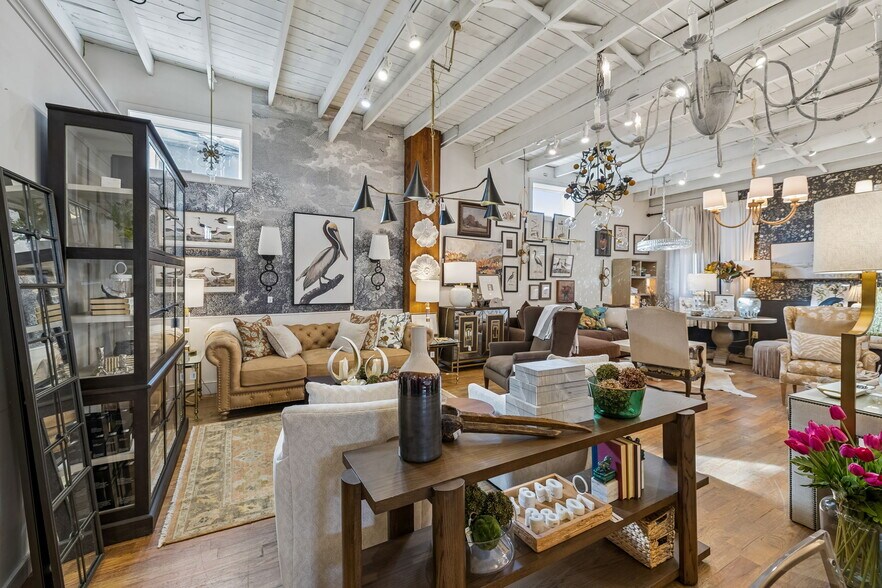 More Photos Of 109 E 6th St, Columbia Storefront For Sale