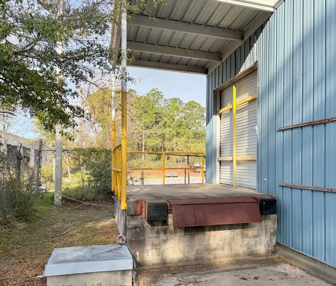 More Photos Of 706 Anchors St NW, Fort Walton Beach Warehouse For Lease