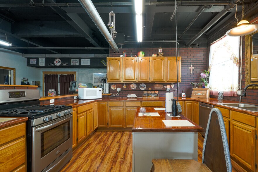 More Photos Of 1200 W Benedict St, Shawnee Office Residential For Sale