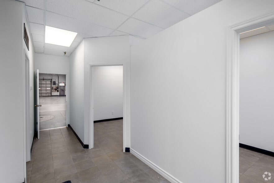 More Photos Of 270 Esna Park Dr, Markham Service For Lease
