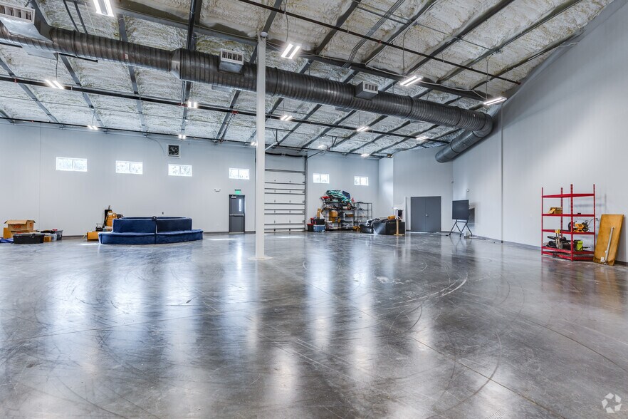 More Photos Of 2678 Richmond Ave, Sanford Distribution For Lease