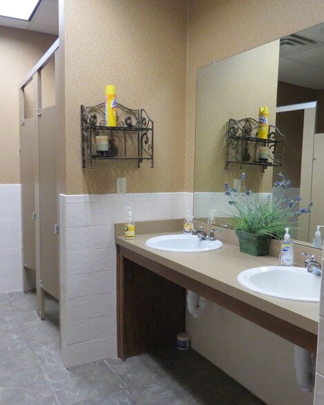 More Photos Of 626 W Main St, Fairfield Lodge Meeting Hall For Sale