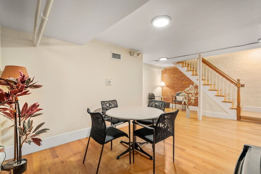 More Photos Of 1577 Beacon St, Brookline Medical For Lease