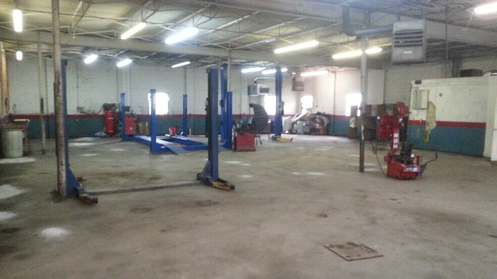 More Photos Of 894 E Little Creek Rd, Norfolk Auto Repair For Lease