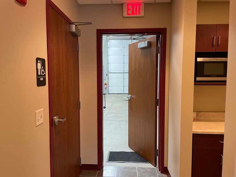 More Photos Of 101 Theodore Dr, Oswego Light Distribution For Lease