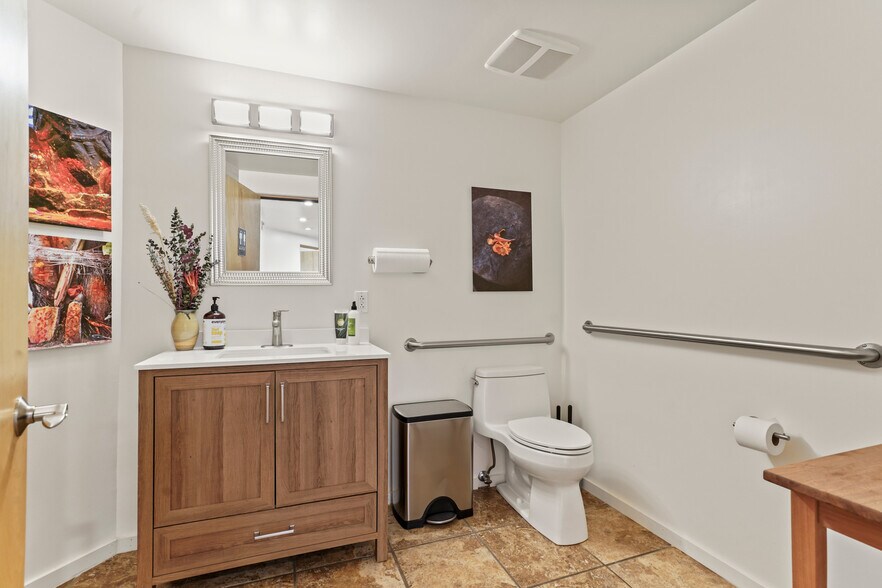 More Photos Of 103 S St Francis Dr, Santa Fe Medical For Sale