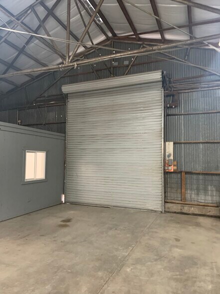 More Photos Of 401 Throckmorton St, McKinney Warehouse For Sale