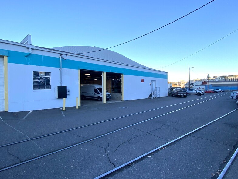 Primary Photo Of 2001 NW York St, Portland Industrial For Lease