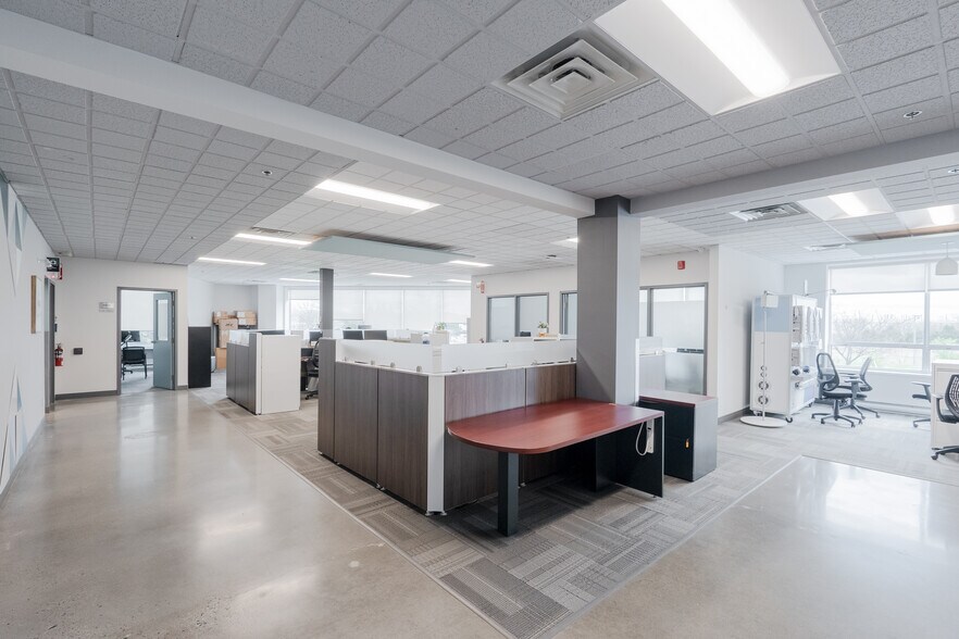 More Photos Of 1250 Rue Marie-Victorin, St-Bruno-de-Montarville Office For Sale