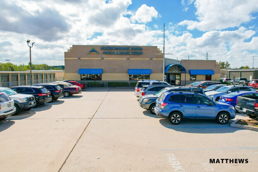More Photos Of 1910 1st St E, Humble Medical For Sale