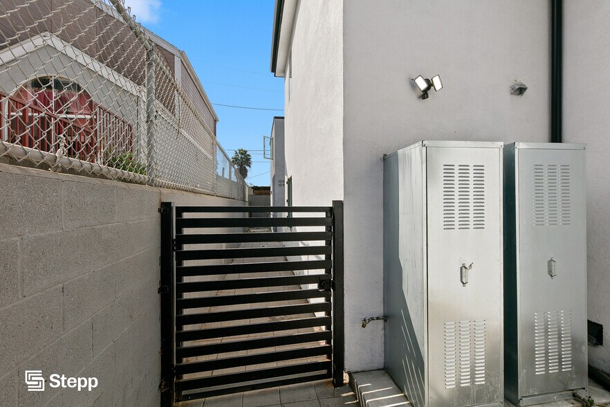 More Photos Of 1038 E 53rd St, Los Angeles Apartments For Sale