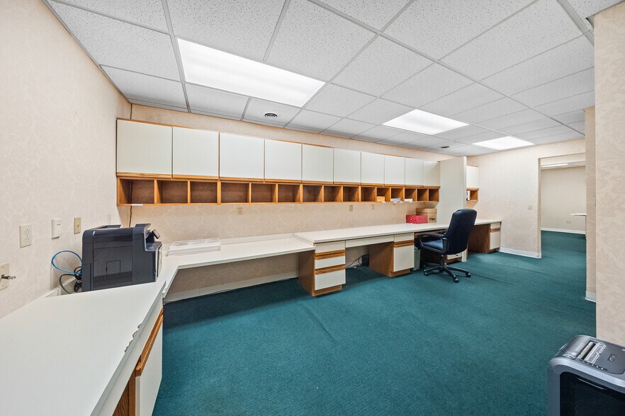 More Photos Of 1901 Winchester Ave, Ashland Office For Sale