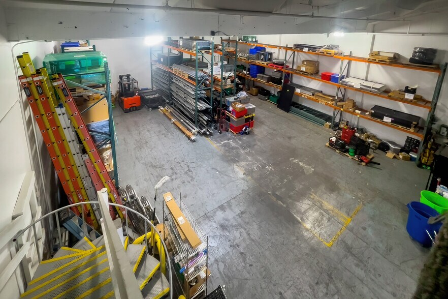 More Photos Of 5701 Buckingham Pky, Culver City Warehouse For Lease