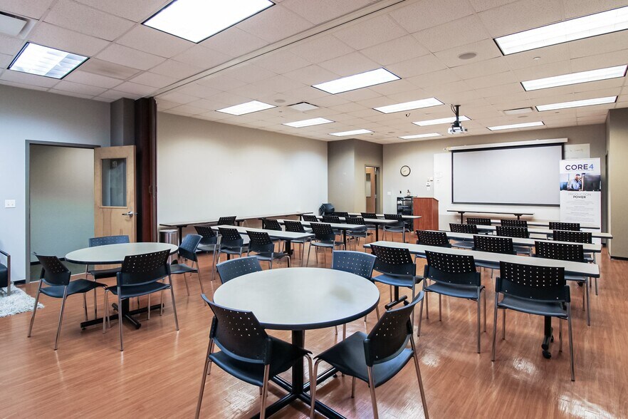 More Photos Of 6400 N Northwest Hwy, Chicago Apartments For Lease