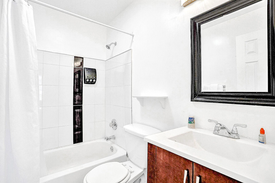 More Photos Of 3226 NE 12th St, Pompano Beach Apartments For Sale