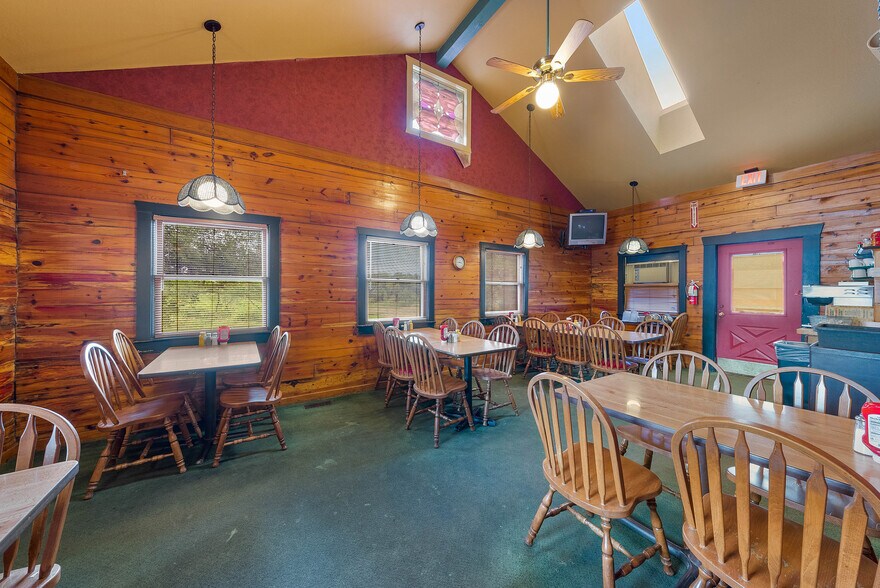 More Photos Of 347 N Scott Ave, Belton Restaurant For Sale
