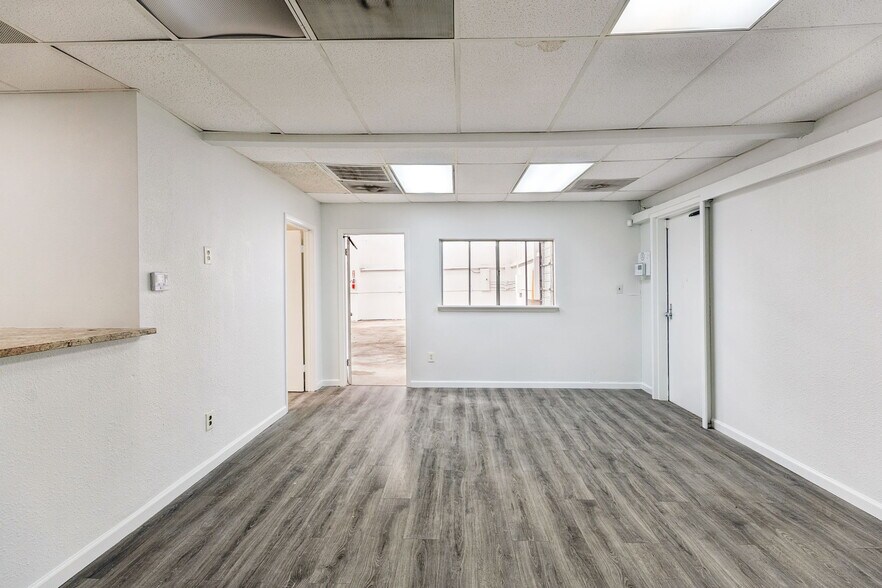 More Photos Of 778 Isom Rd, San Antonio Freestanding For Lease