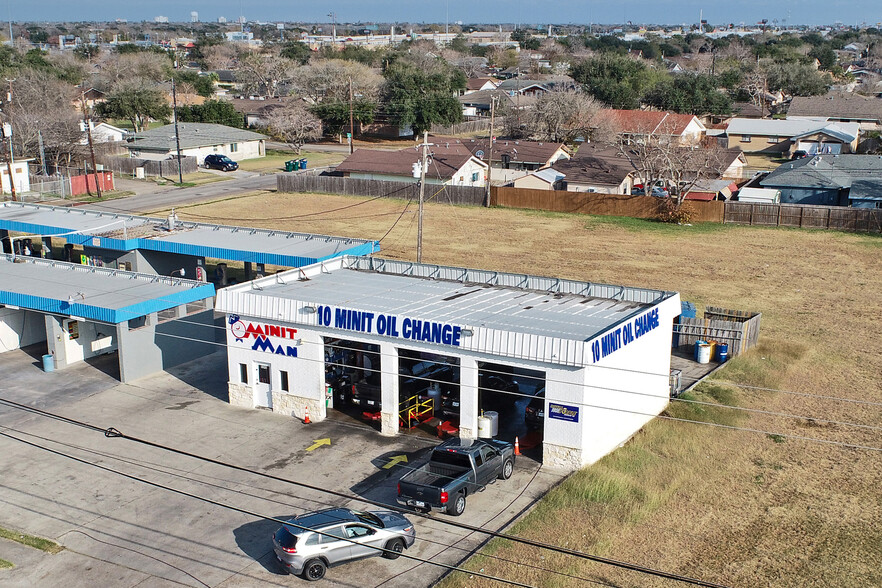 Primary Photo Of 5342 Kostoryz Rd, Corpus Christi Auto Repair For Sale