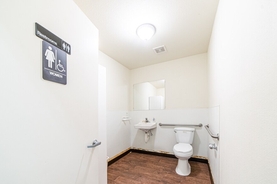 More Photos Of 33845 E 99 Hwy, Tangent Self Storage For Sale