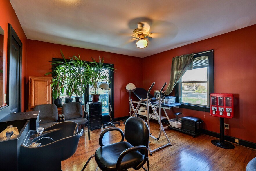 More Photos Of 8523 Cincinnati-Columbus Rd, West Chester Office For Sale