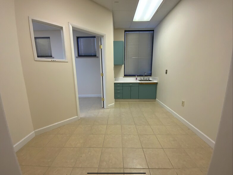 More Photos Of 130 N Gross Rd, Kingsland Medical For Sale
