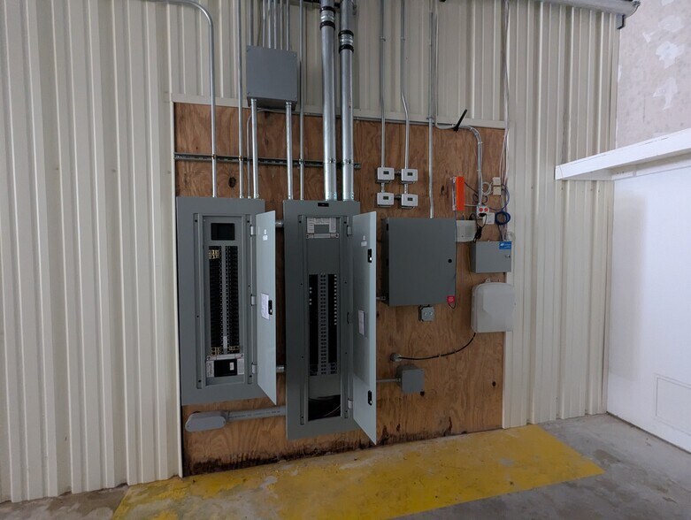 More Photos Of 9343 2nd St, Batson Freestanding For Lease