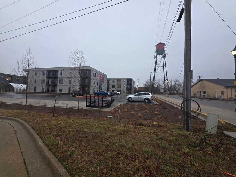 More Photos Of 401 N 2nd St, Rogers Office For Lease