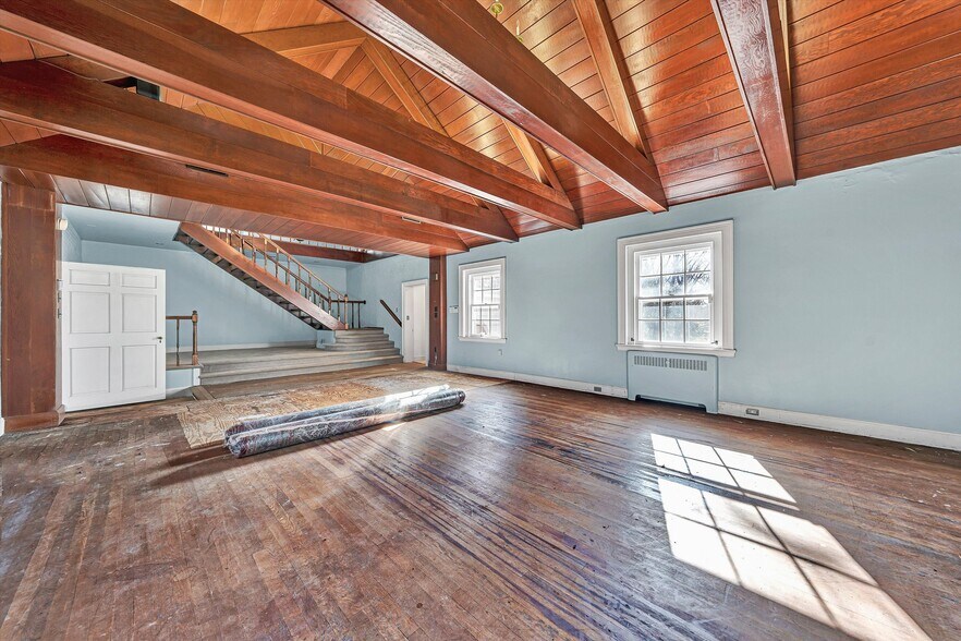 More Photos Of 934 Commander Dr, Roanoke Specialty For Sale