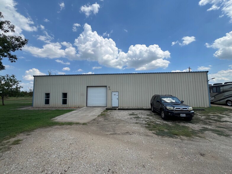 More Photos Of 2331 Bolton Rd, Marion Warehouse For Lease