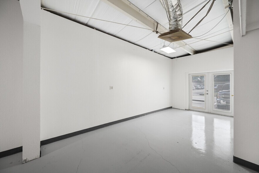 More Photos Of 1230 Lady Marion Ln, Dunedin Flex For Lease