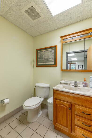 More Photos Of 932 Spring Creek Rd, Chattanooga Office For Sale