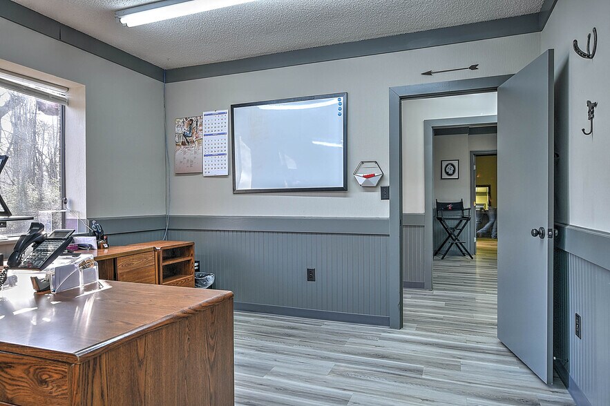 More Photos Of 2514 Old Lewis Rd, Johnson City Warehouse For Lease