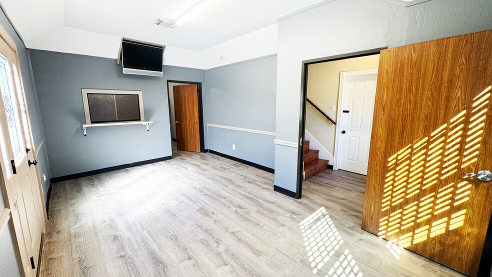 More Photos Of 6623 Gulf Fwy, Houston Office Residential For Sale