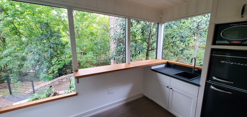 More Photos Of 1405 E 38th 1/2 St, Austin Office For Lease
