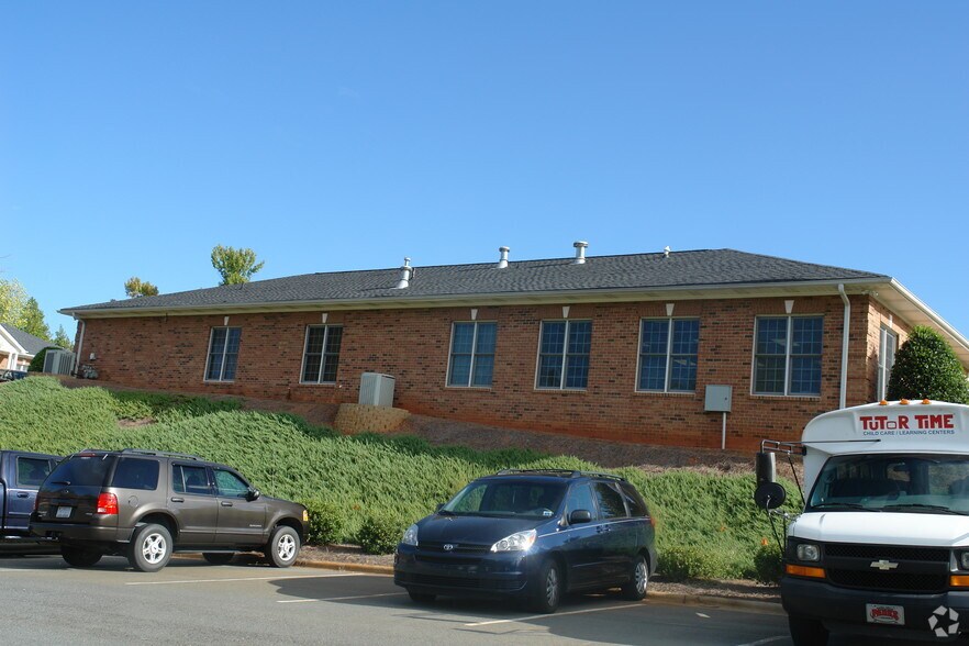 More Photos Of 2536 Plantation Center Dr, Matthews Office Residential For Lease
