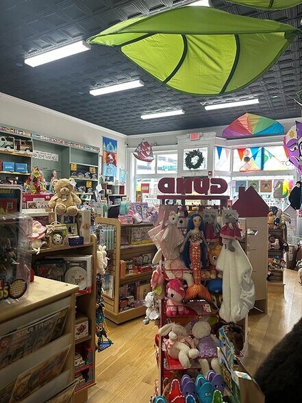 More Photos Of 19 E Front St, Red Bank Storefront Retail Residential For Lease