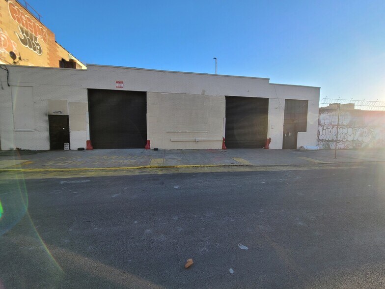 More Photos Of 272-280 Seigel St, Brooklyn Restaurant For Lease