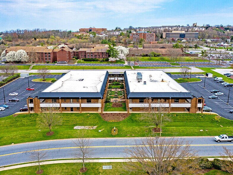 More Photos Of 224 Schilling Cir, Hunt Valley Flex For Lease