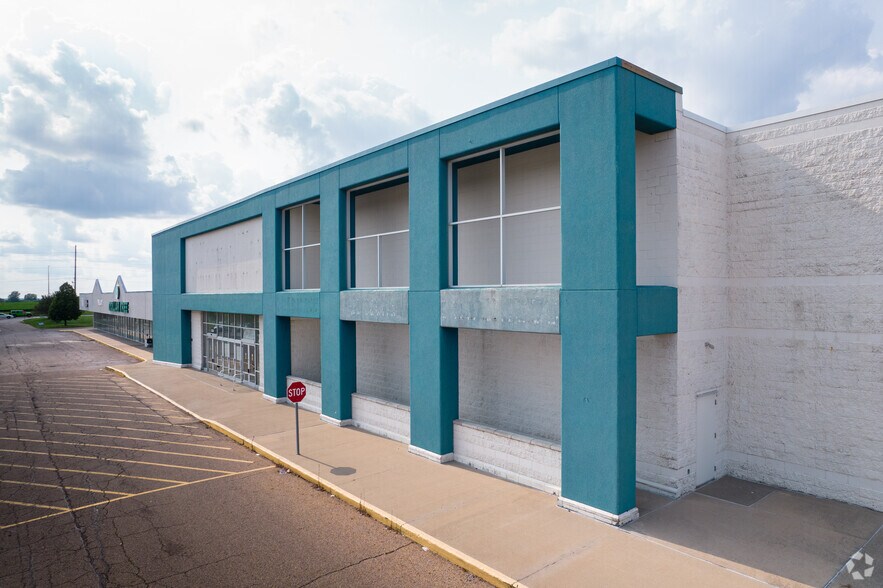 More Photos Of 2323 W Pioneer Pky, Peoria Unknown For Lease