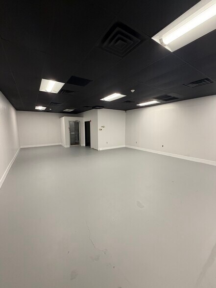 More Photos Of 611 Dutchess Tpke, Poughkeepsie Freestanding For Lease