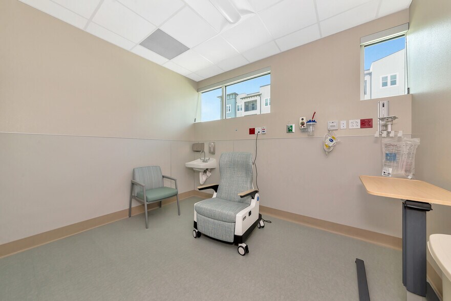 More Photos Of 2851 Height St, Sarasota Medical For Lease