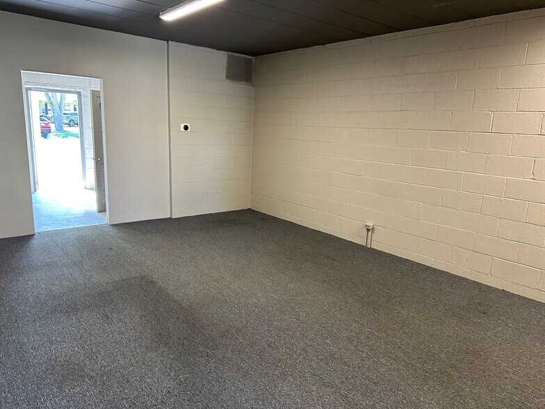 More Photos Of 220-230 Hicks Pl, Palatine Storefront Retail Residential For Sale