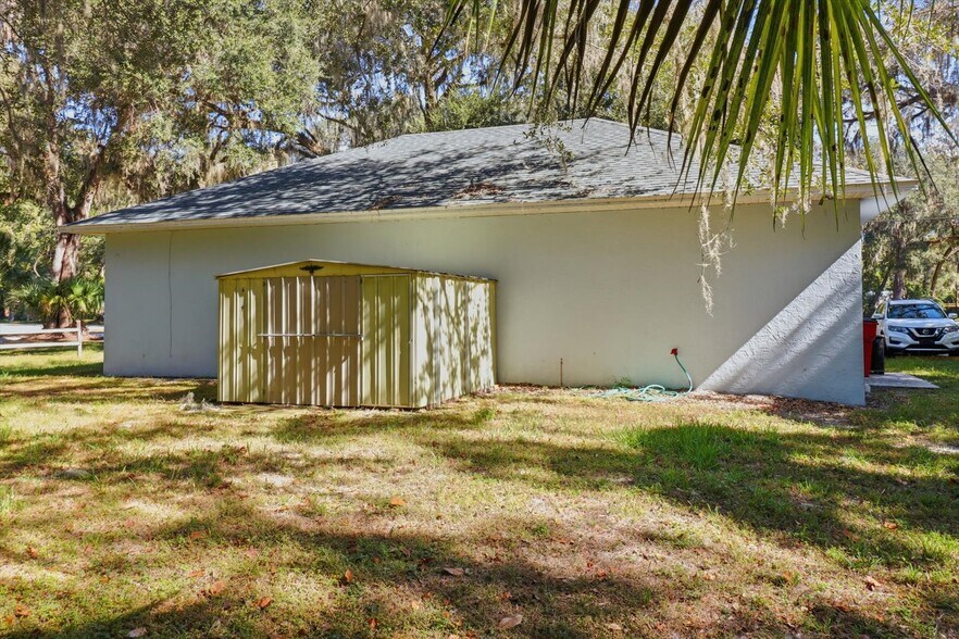 More Photos Of 2339 N Country Road 470, Lake Panasoffkee Office For Sale