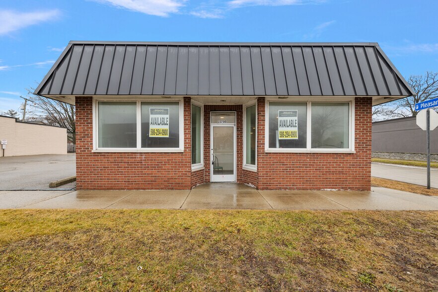 Primary Photo Of 23700 Harper Ave, Saint Clair Shores Restaurant For Lease