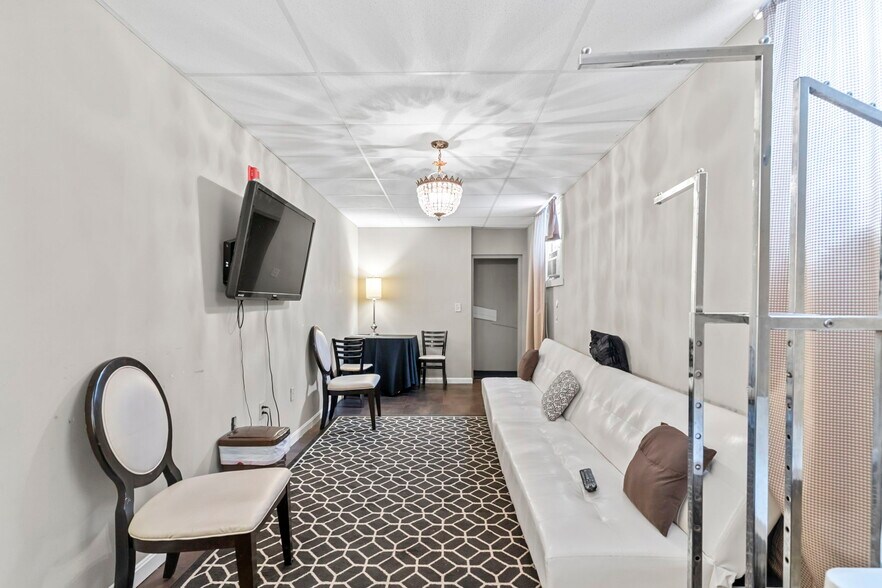 More Photos Of 138 E Market St, New Albany Lodge Meeting Hall For Sale
